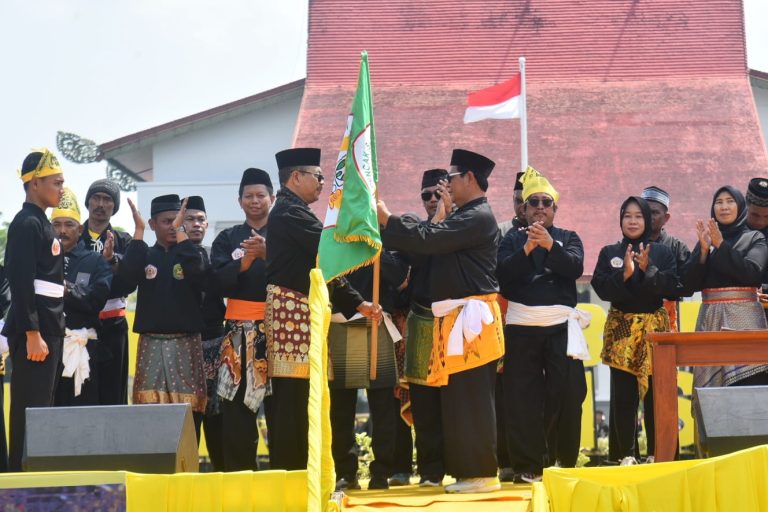Dikukuhkan Sebagai Ketua IPSI Kalsel, Paman Birin Semangati 10.000 Pesilat Banua