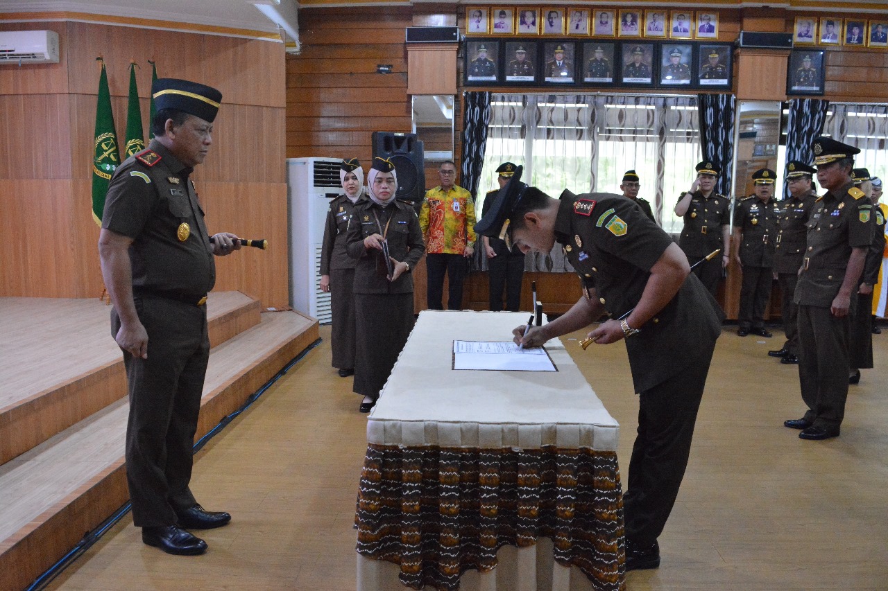 Kajati Kalsel Pimpin Sertijab, Jabatan Wakajati  Asintel, Aswas dan Empat Kajari Berganti