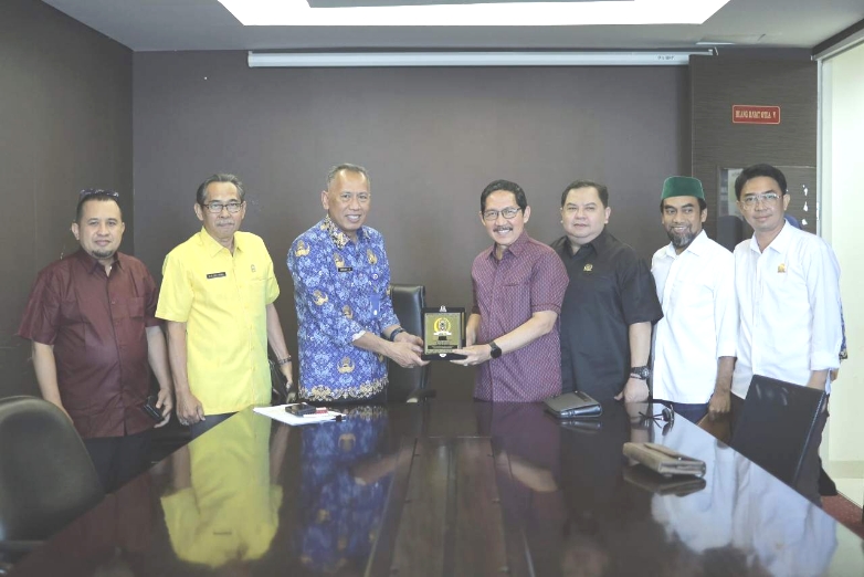 Konsultasi Raperda Riset Dan Inovasi Daerah ke Kemendagri, Komisi III DPRD Kalsel disarankan Masukan Soal Kearifan Lokal