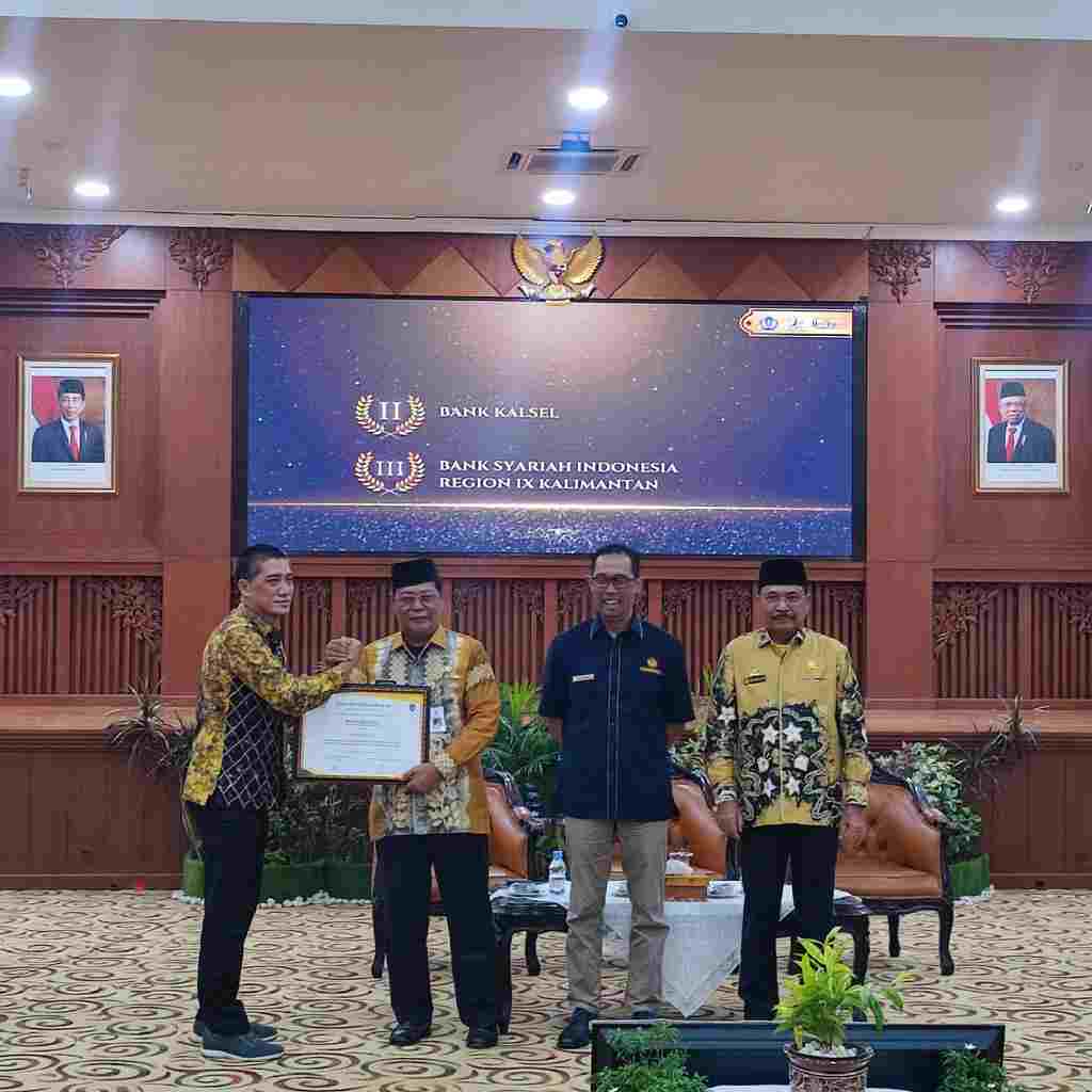 Terbaik II Penyaluran KUR 2023; Bank Kalsel Dapat Penghargaan Dari Kanwil DjPb dan Pemprov Kalsel