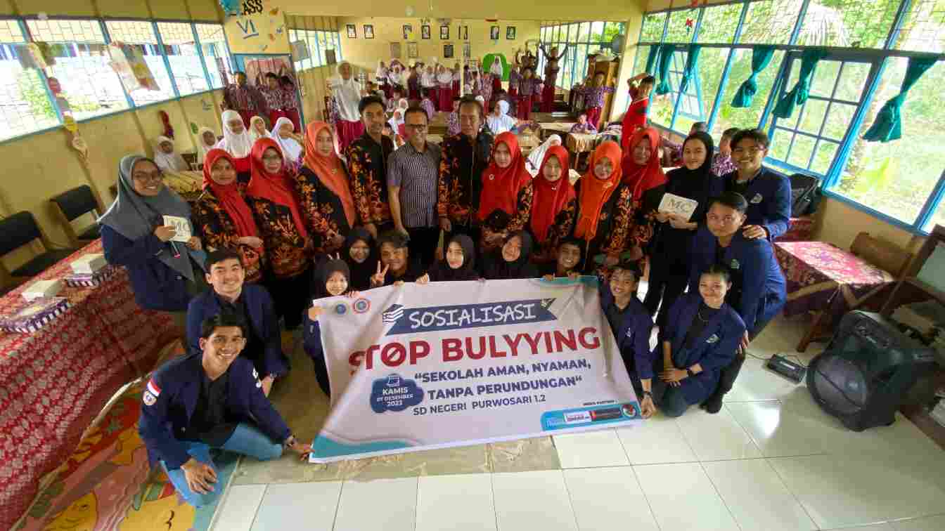 Mahasiswa FISIP Uniska Sosialisasikan Dampak Bullying ke Pelajar SD Purwosari 1-2 Barito Kuala