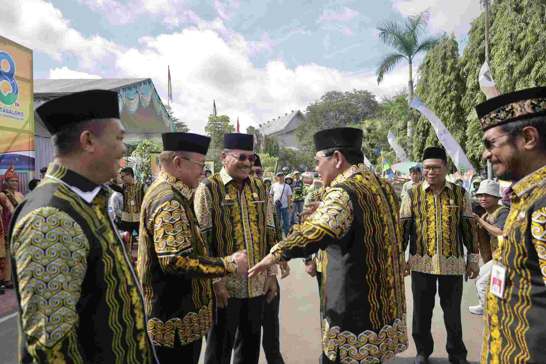 Ketua DPRD Kalsel beserta anggota Hadir  Dipuncak Hari Jadi Ke-58 Kabupaten Tabalong