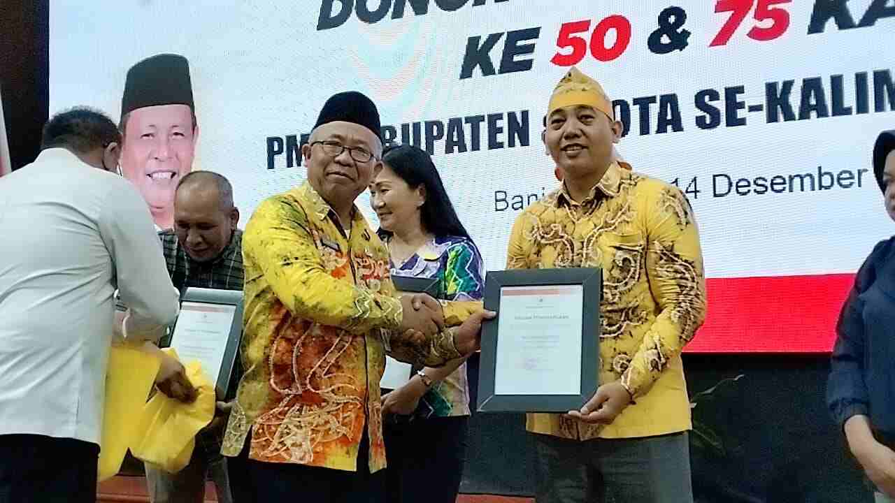 Gubernur Serahkan Penghargaan Kepada 300 DDS, Gusti Iskandar : PMI Kalsel Sudah Punya 3.000 Orang DDS
