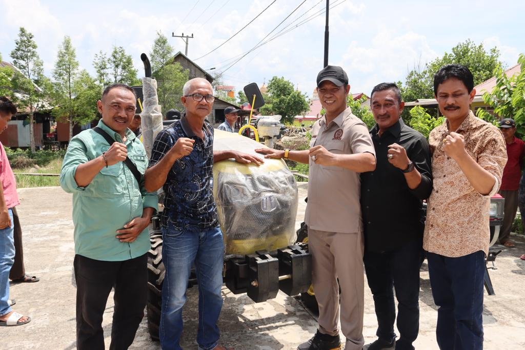 Serahkan Alsintan, Paman Yani : Tanbu Bisa Jadi Penyangga Kebutuhan Pangan IKN