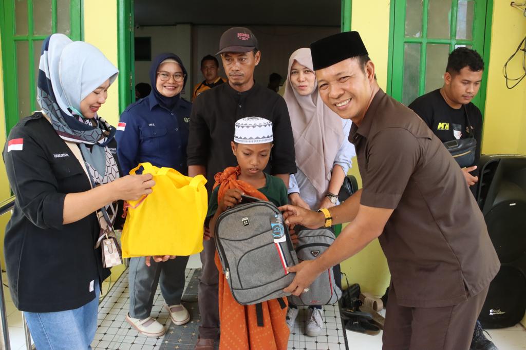 Paman Yani Tinjau Sunatan Massal Di Puskesmas Serongga