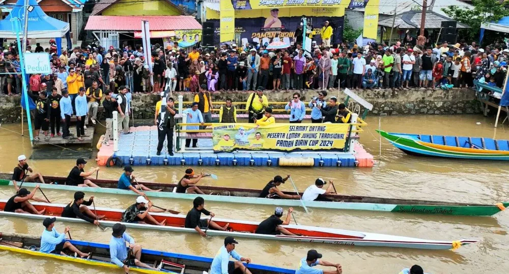 Buka Langsung Lomba Jukung Tradisional Piala Paman Birin Beradiah Rp 55 Juta di Kabupaten Banjar, Warga Sangat Antusias