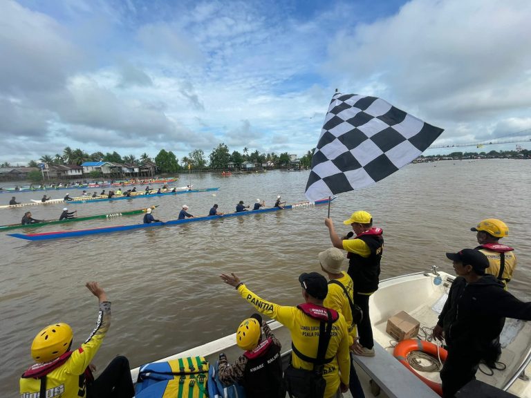 Lomba Balap Jukung Tradisional Paman Birin Cup di Sungai Mantuil Banjarmasin Resmi Dibuka