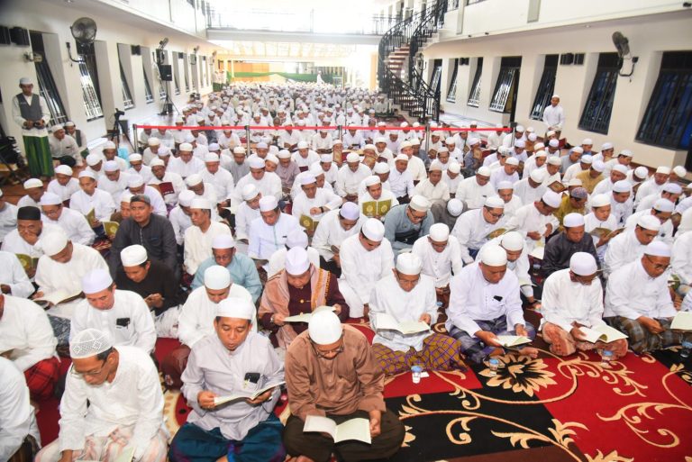 Jamaah Padati Haul Tuan Guru KH Salman Jalil ke-25 di Madrasah Darussalam Tahfidz dan Ilmu Al-Qur’an Martapura
