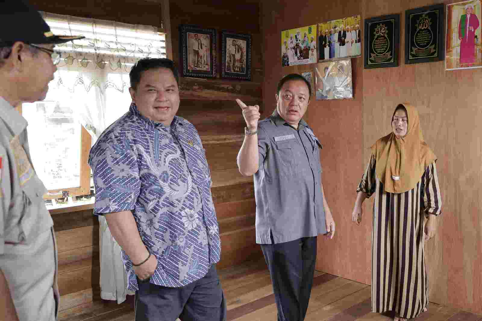 Pastikan Terealisasi, Komisi III Tinjau Langsung Lokasi Bedah Rumah Tahun 2023 Di Desa Pandahan Kecamatan Bati-Bati