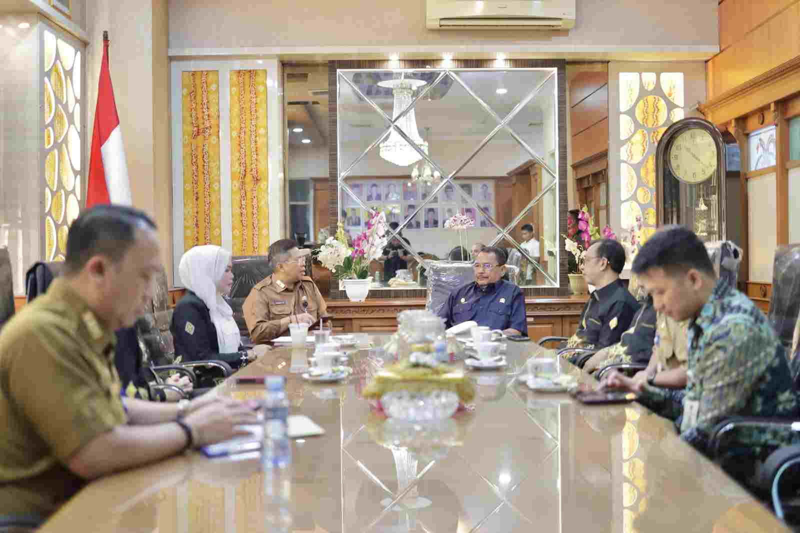 Ketua DPRD Kalsel Terima Rombongan KI Laporkan Pertanggungjawaban Kinerja Tahun 2023