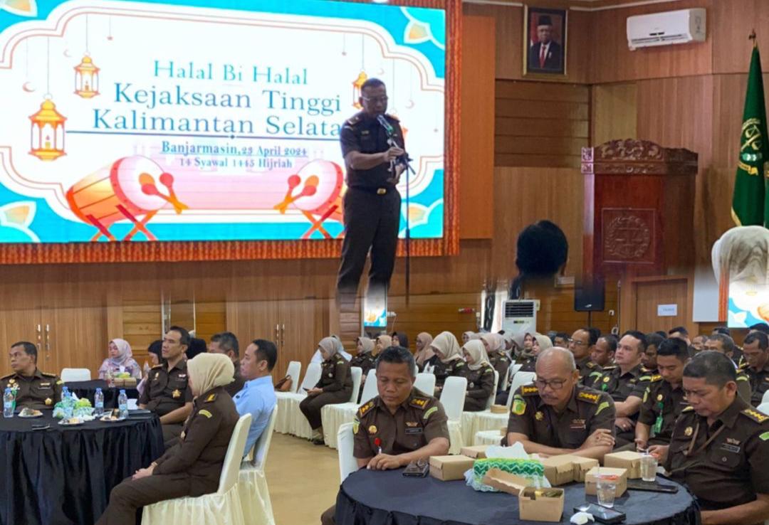 Pererat Silaturrahmi Keluarga Besar Kejati Kalsel Gelar Halal Bi halal 1445 Hijriah