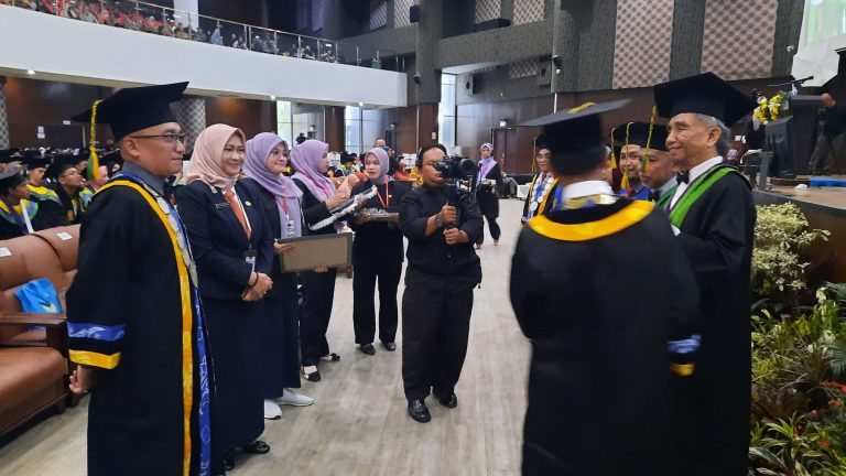 Wisuda ke-118 ULM, Paman Birin Dorong Pemuda Banua Hebat dan Berdaya Saing