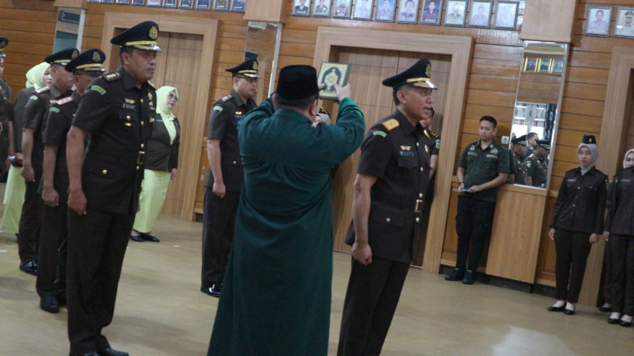 Kajati Pimpin Sertijab Pejabat Eselon II dan III di Wilayah Kejati Kalsel