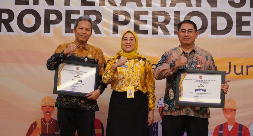 Paman Birin Serahkan Sertifikat Proper 2022-2023, Jaminan Untuk Menjaga Lingkungan