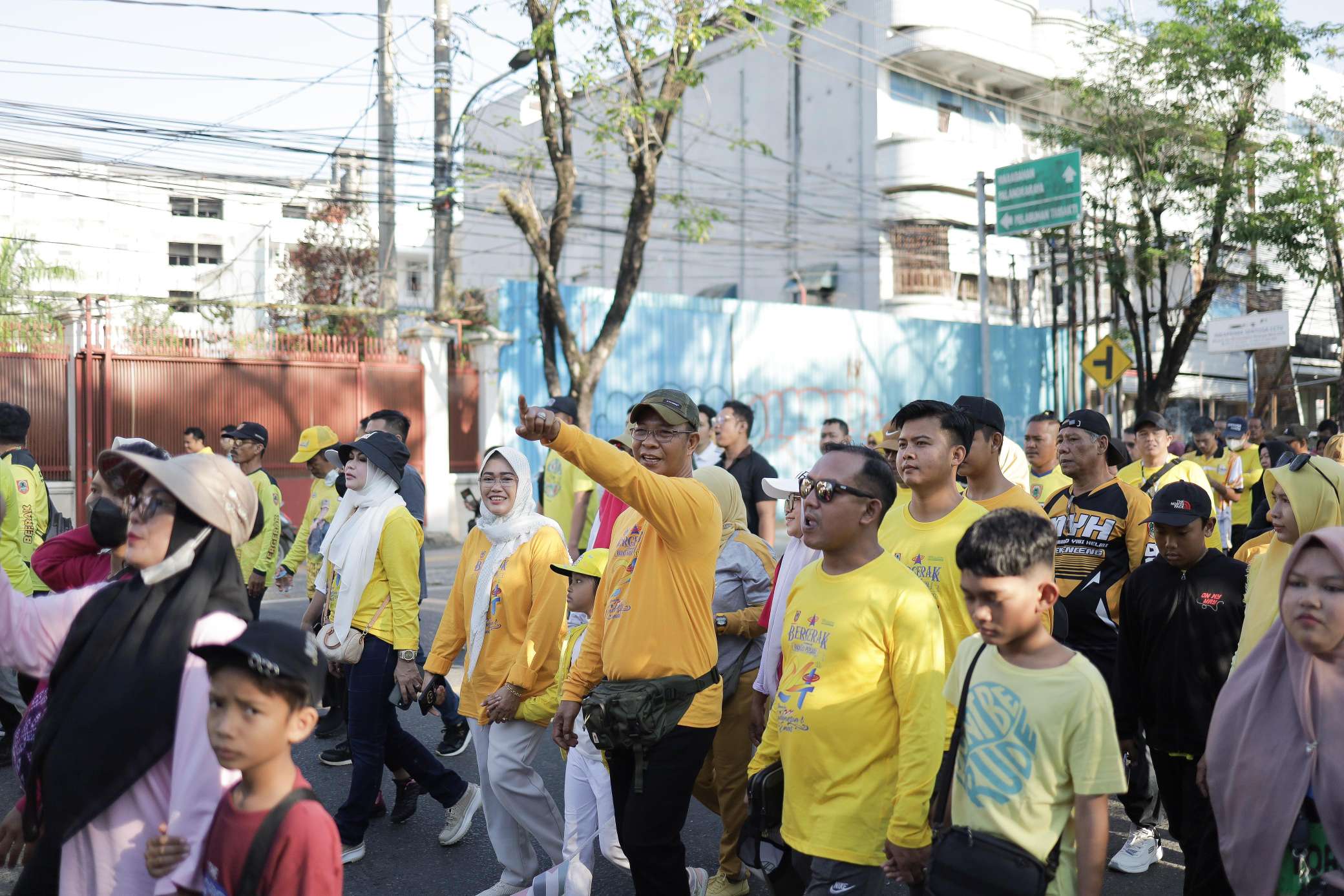 Wakil Ketua Komisi II DPRD Kalsel Ikut Meriahkan Jalan Sehat HUT LPPL Abdi Persada FM ke 24