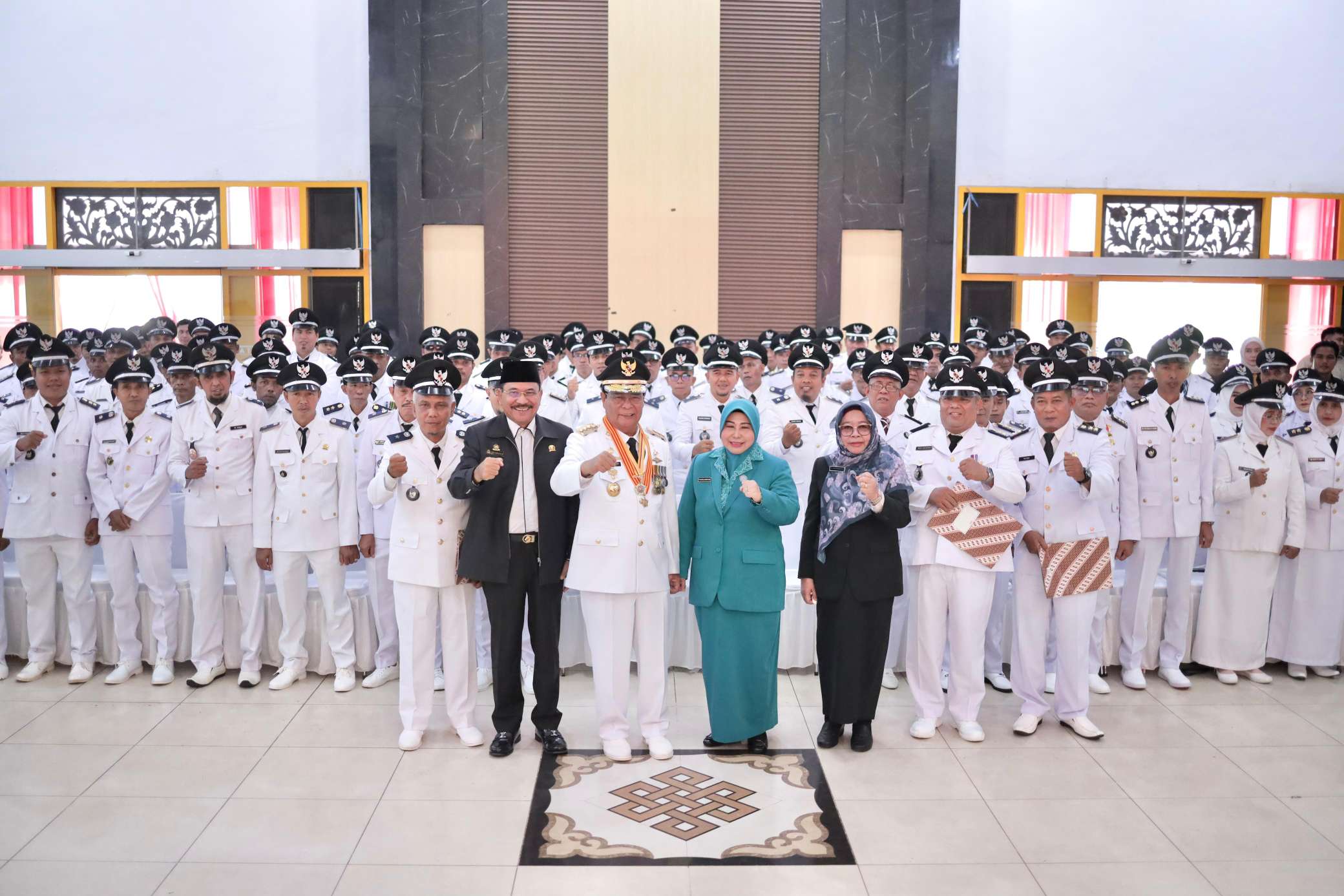 Hadiri Pengukuhan Kepala Desa di Tabalong, Supian HK Harapkan Capaian Pembangunan Sambut Pintu Gerbang IKN