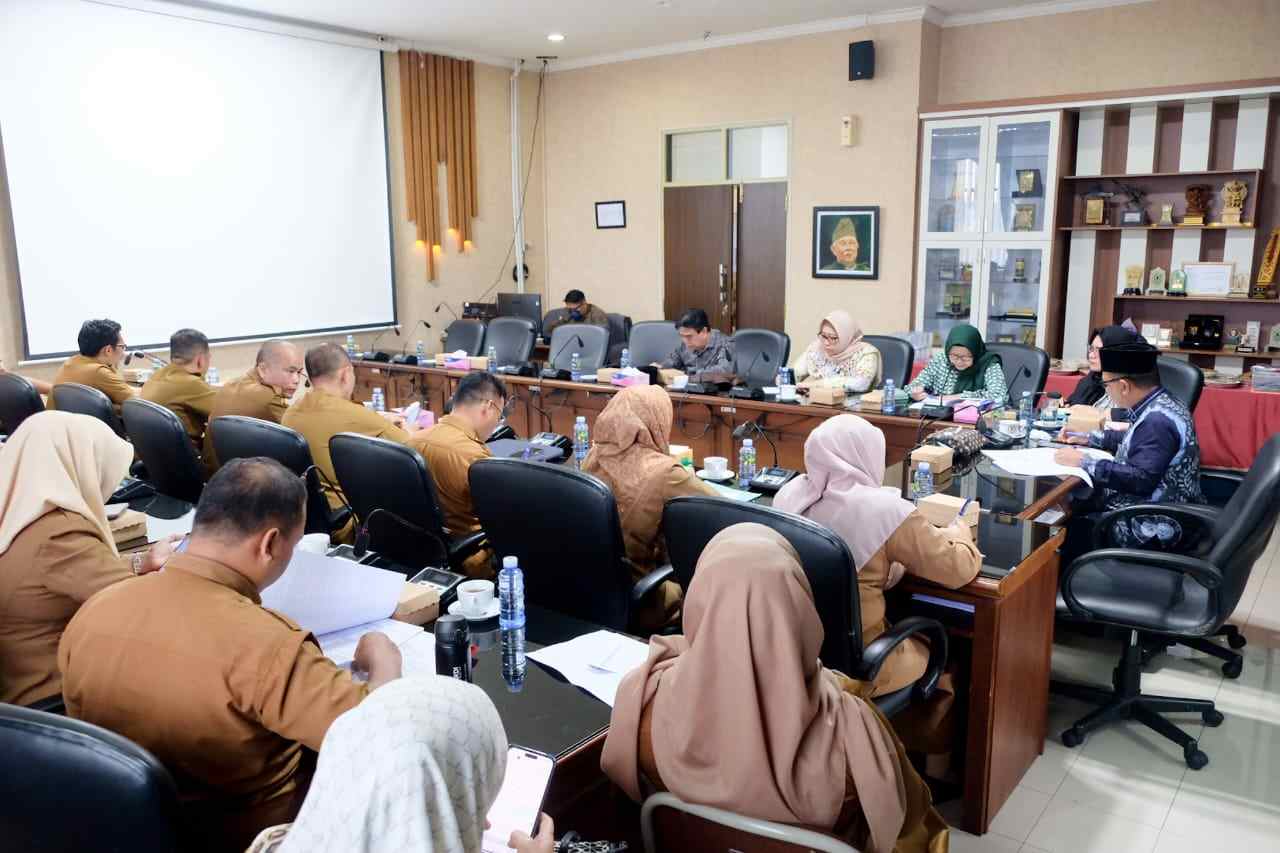 Pansus IV DPRD Kalsel Bahas Raperda Hasil Pengelolaan Kekayaan Daerah yang Dipisahkan dan Lain-Lain PAD Yang Sah