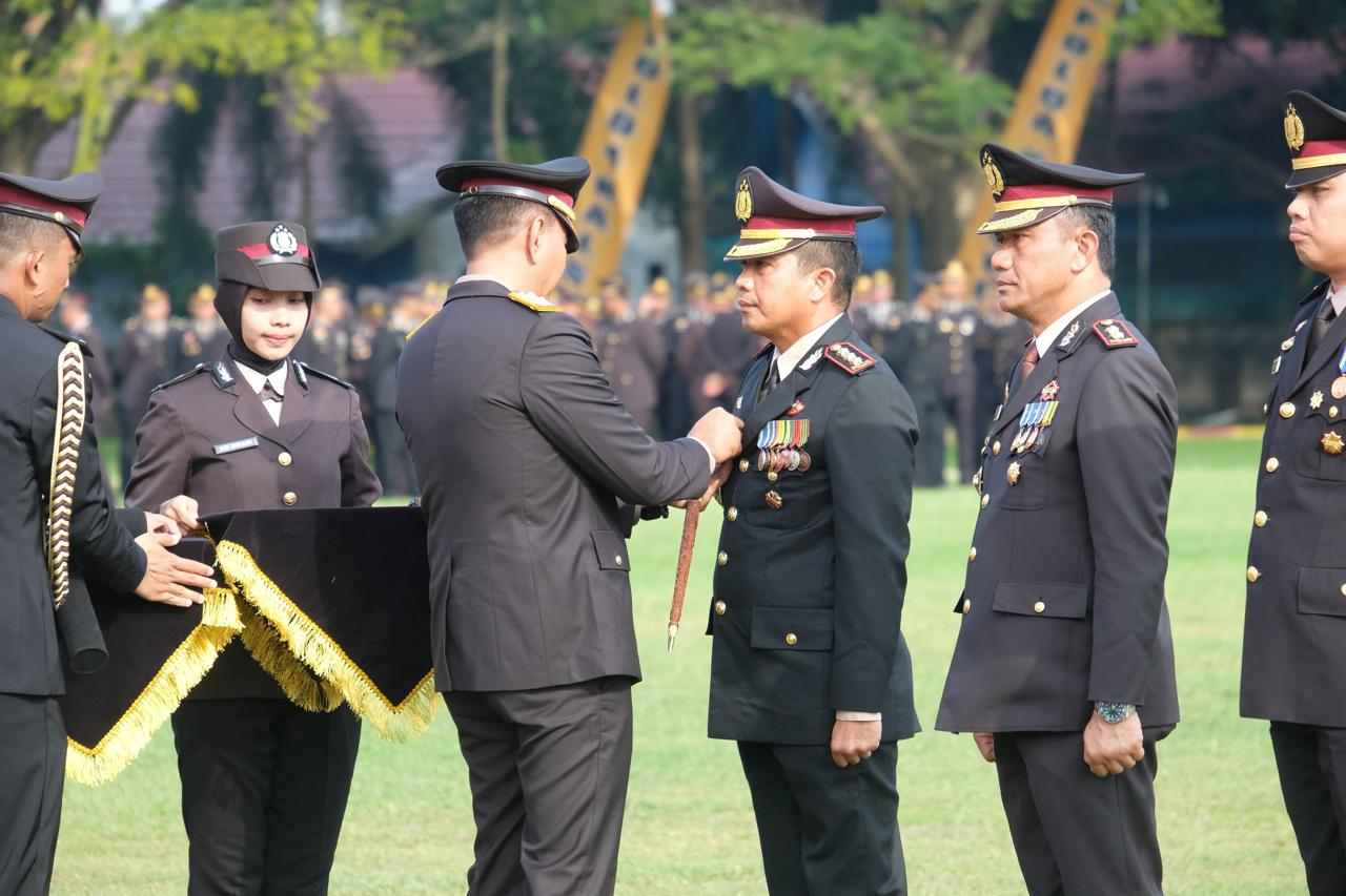 Di Moment HUT Bhayangkara ke 78, Dirresnarkoba Polda Kalsel Bersama Jajaran Terima Pin Emas Dari Kapolri