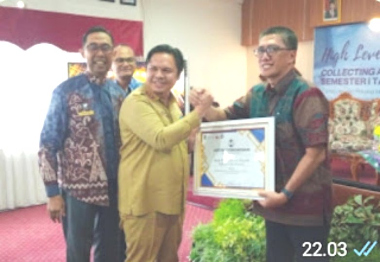 Di High Level Meeting Collecting Agent dan Penyaluran KUR, Bank Kalsel Raih Dua Penghargaan, Salurkan KUR Rp 389 Milyar