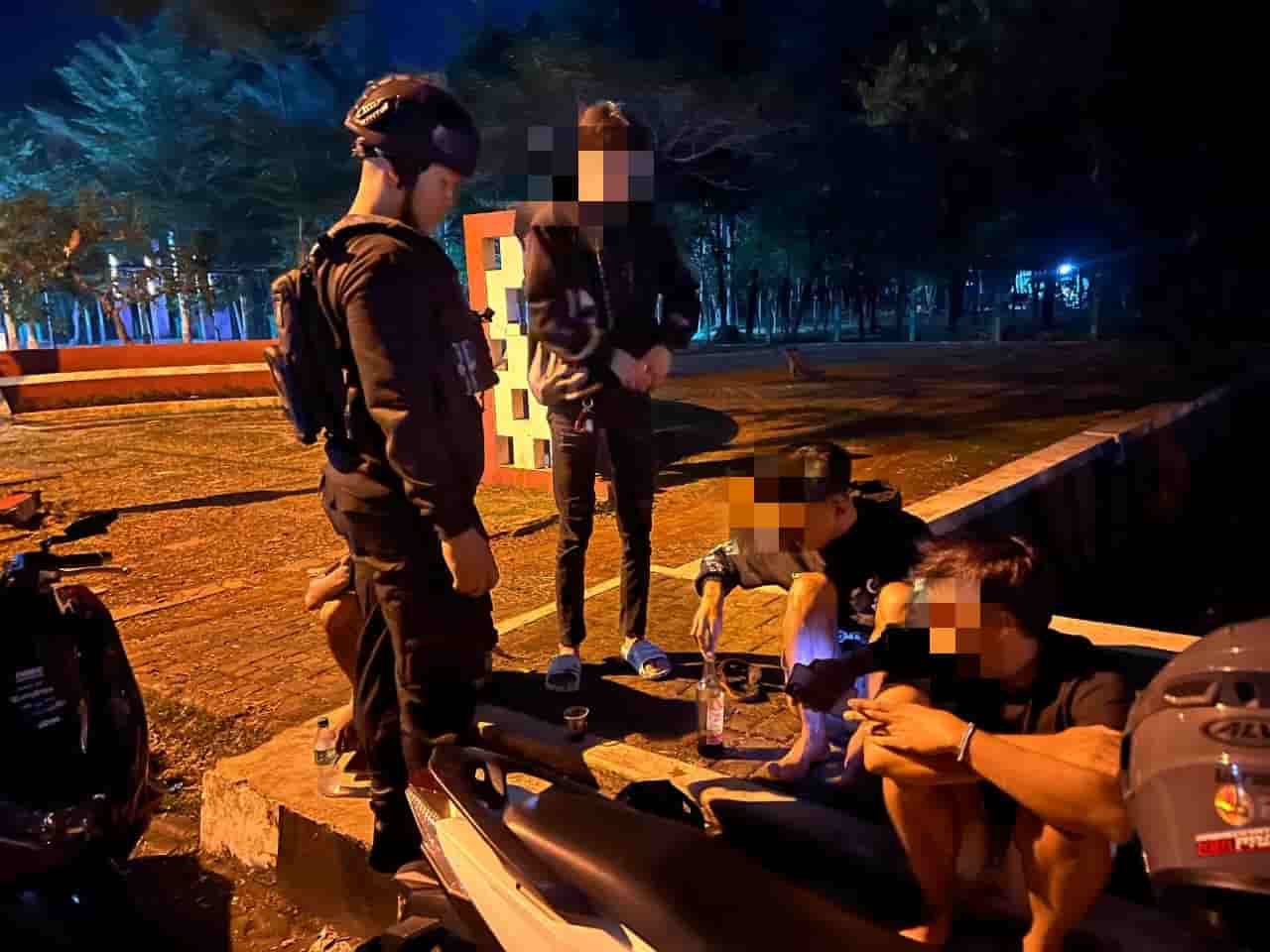 Polres Jepara Bubarkan Pesta Miras, Sita Puluhan Botol Berbagai Merek
